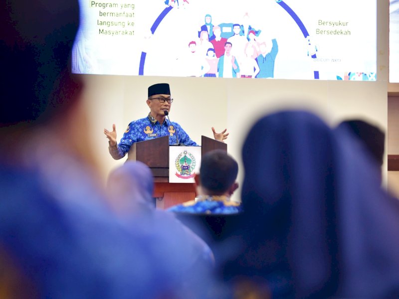 Pj Gubernur Sulawesi Selatan, Zudan Arif Fakrulloh, memimpin rapat koordinasi awal sekaligus perkenalan dan silaturahmi bersama para kepala perangkat daerah lingkup Pemprov Sulsel, di Ruang Rapat Pimpinan Kantor Gubernur, Senin (20/5/2024). @Jejakfakta/dok. Humas Pemprov Sulsel