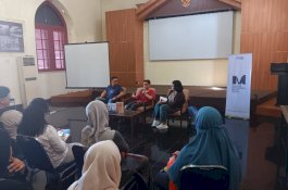 Kita, Mereka dan Perjalanan Menelusuri Identitas