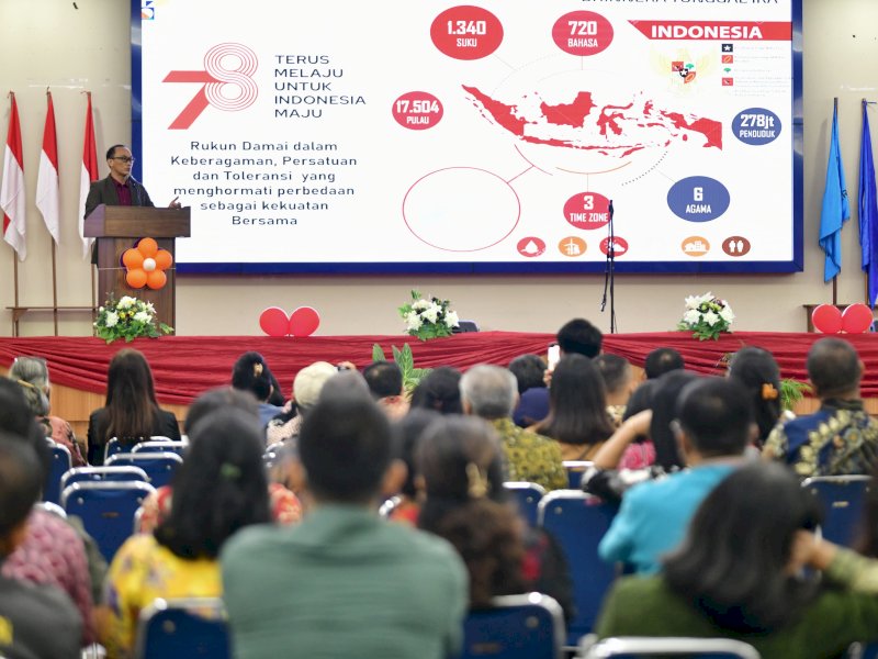  Penjabat Gubernur Sulawesi Selatan Zudan Arif Fakrulloh menghadiri acara 74 Tahun Persekutuan Gereja-gereja di Indonesia (PGI) di Gedung Lilin UKI Paulus Makassar, Sabtu malam (25/5/2024). @Jejakfakta/dok. Humas Pemprov Sulsel