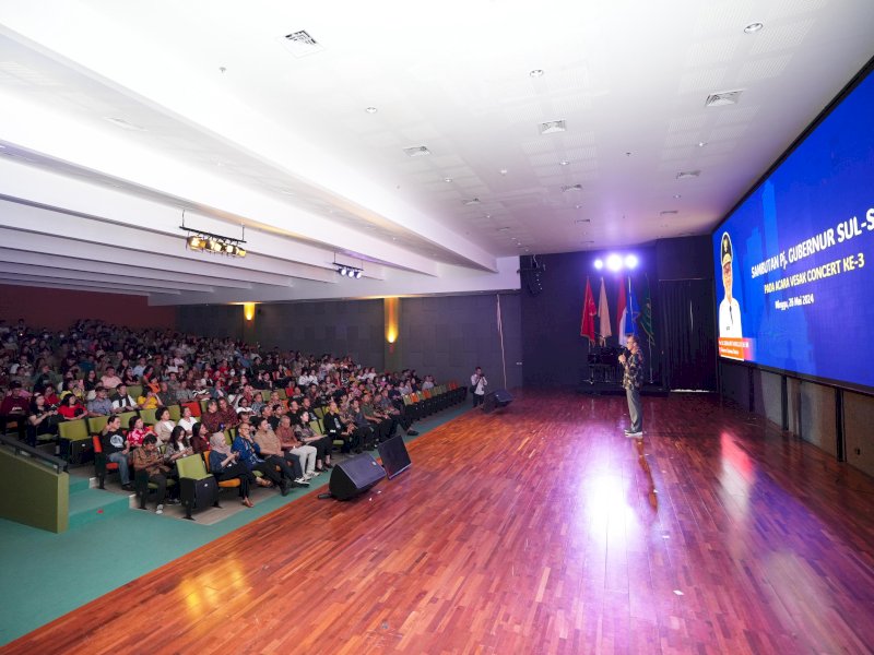 Pj Gubernur Sulsel, Zudan Arif Fakrulloh menghadiri Konser Vesak Contert Lokasanti Umat Budha untuk merayakan Waisak di lantai 7 Kampus UC Makassar, Minggu (26/5/2024). @Jejakfakta/dok. Humas Pemprov Sulsel