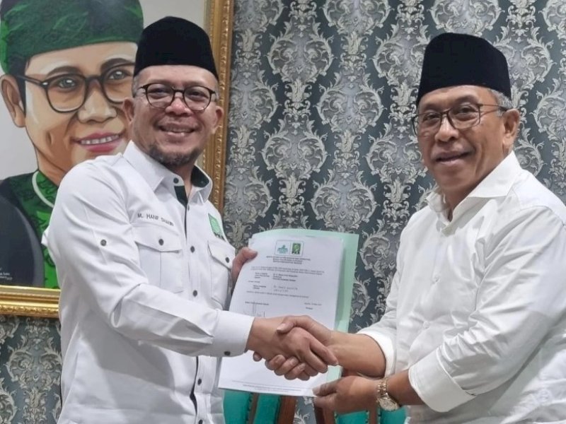 Bakal calon Gubernur Sulsel Ilham Arief Sirajuddin bersama Waketum PKB Hanif Dhakiri usai mengikuti uji kompetensi di DPP PKB di Jakarta. @Jejakfakta/dok. Ist.