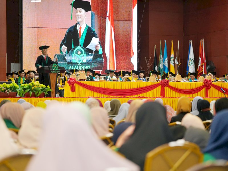  Penjabat Gubernur Sulawesi Selatan, Zudan Arif Fakrulloh, menghadiri pengukuhan tiga guru besar Universitas Islam Negeri (UIN) Alauddin, di Gedung Auditorium UIN Alauddin, Selasa (28/5/2024). @Jejakfakta/dok. Humas Pemprov Sulsel 