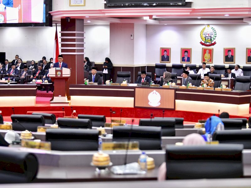 Penjabat Gubernur Sulsel, Zudan Arif usai penyerahan Laporan Hasil Pemeriksaan (LHP) Laporan Keuangan Pemerintah Daerah (LKPD) pada Rapat Paripurna yang digelar di DPRD Sulsel di Kantor DPRD Sulsel, Rabu (29/5/2024). @Jejakfakta/dok. Humas Pemprov Sulsel