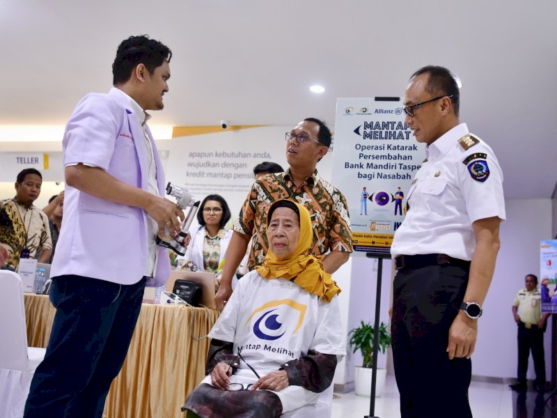 Bank Mandiri Taspen bekerjasama dengan Allianz dan didukung oleh PERMADAMI mengadakan program &ldquo;Mantap Melihat&rdquo; berupa operasi katarak untuk nasabah dan keluarga nasabah di Makassar pada Rabu (29/5/2024). @Jejakfakta/dok. Humas Pemprov Sulsel