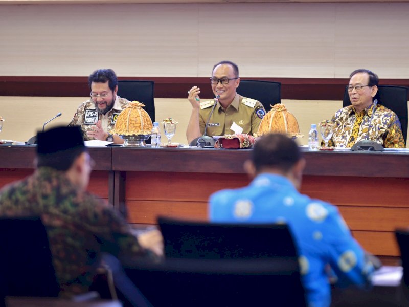Pj Gubernur Sulsel Zudan Arif Fakrulloh menerima kunjungan anggota Dewan Perwakilan Daerah (DPD) RI, Selasa (4/6/2024). @Jejakfakta/dok. Humas Pemprov Sulsel