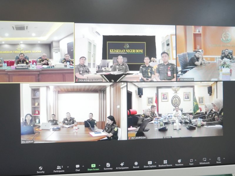 Wakil Kepala Kejaksaan Tinggi Sulawesi Selatan (Kejati Sulsel) Zet Tadung Allo mengikuti 3 ekspose perkara untuk dimohonkan persetujuan Restorative Justice (RJ) kepada Jaksa Agung Muda TIndak Pidana Umum. @Jejakfakta/dok. Humas Kejati Sulsel