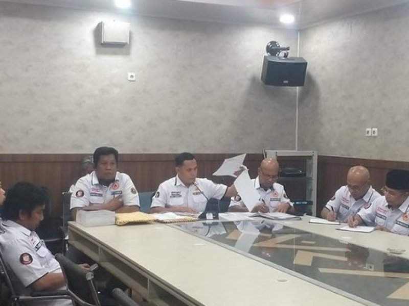  Ketua KONI Makassar, Ahmad Susanto, menjelaskan alur penggunaan dana hibah di KONI Makassar dalam rapat monitoring dan evaluasi triwulan pertama di Komisi D DPRD Makassar, Sabtu (23/03/2024). @Foto: Humas DPRD Makassar
