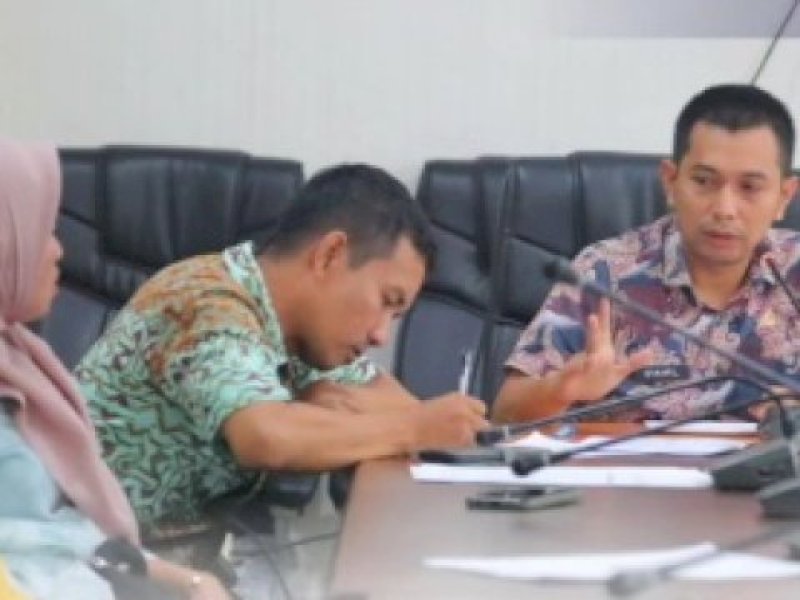  Kabag Humas Protokol Dewan Perwakilan Rakyat Daerah (DPRD) Kota Makassar, Syahril, mengadakan rapat koordinasi (rakor) dengan seluruh Laskar Pelangi Bagian Humas Protokol Sekretariat DPRD Kota Makassar pada Kamis (21/03/2024). Foto: Humas DPRD Makassar