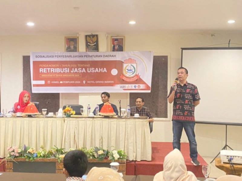 Anggota DPRD Kota Makassar, Kasrudi, menggelar Sosialisasi Peraturan Daerah (Perda) Nomor 1 Tahun 2022 tentang Perubahan atas Perda Nomor 13 Tahun 2011 tentang Retribusi Jasa Usaha di Hotel Grand Imawan, Jl Pengayoman, Kamis (08/02/2024). @Foto: Humas DPRD Makassar