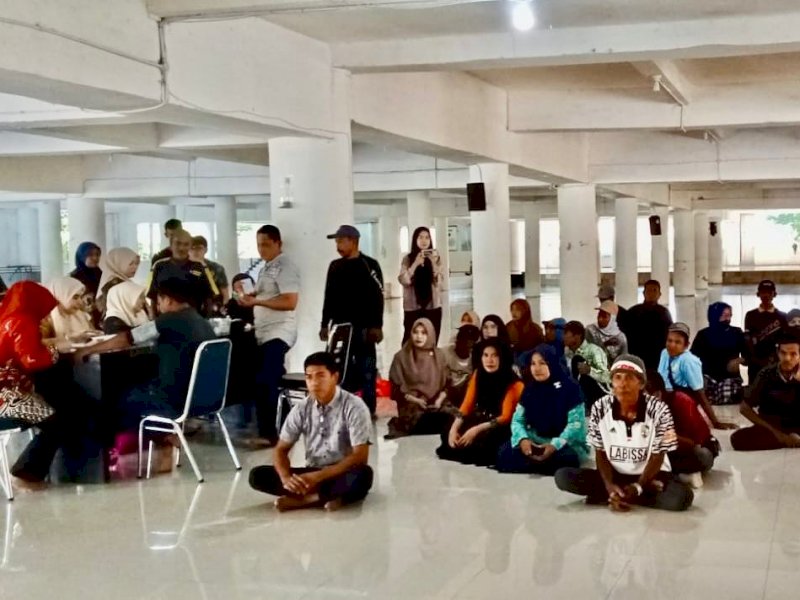 Pemeriksaan kesehatan gratis bagi petugas kebersihan di lantai dasar Masjid Islamic Center Dato Tiro, Kamis (13/6/2024). @Jejakfakta/Pemkab Bulukumba