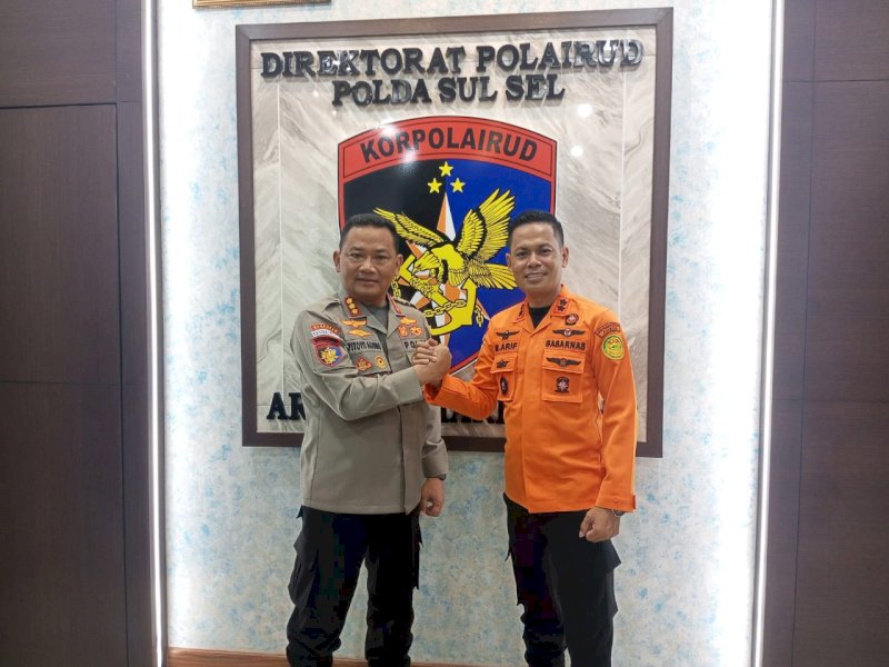 Kepala Kantor Basarnas Makassar, Muhammad Arif Anwar, saat berkunjung ke Markas Komando (Mako) Direktorat Kepolisian Perairan dan Udara (Polairud) Polda Sulawesi Selatan (Sulsel) pada hari Jumat (21/6/2024). @Jejakfakta/Humas Basarnas