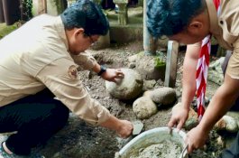 Wabup Edy Manaf Letakkan Batu Pertama Pembangunan Tugu Pramuka dan Sarana Sanitasi di Kampung Pramuka Kalimassang