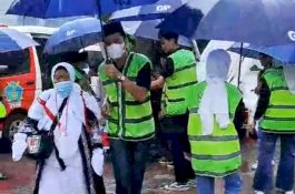 Hujan Deras Sambut Kedatangan Kloter 08 UPG, 1 Jemaah Asal Luwu Tinggal di Makkah