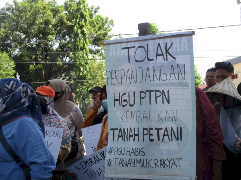 Ratusan warga Polombangkeng kembali menggelar aksi unjuk rasa di depan Kantor Bupati dan Kantor ATR/BPN Takalar menuntut penolakan perpanjangan Hak Guna Usaha (HGU) PTPN XIV Takalar, Rabu (26/6/2024). @Jejakfakta/dok. Ist.