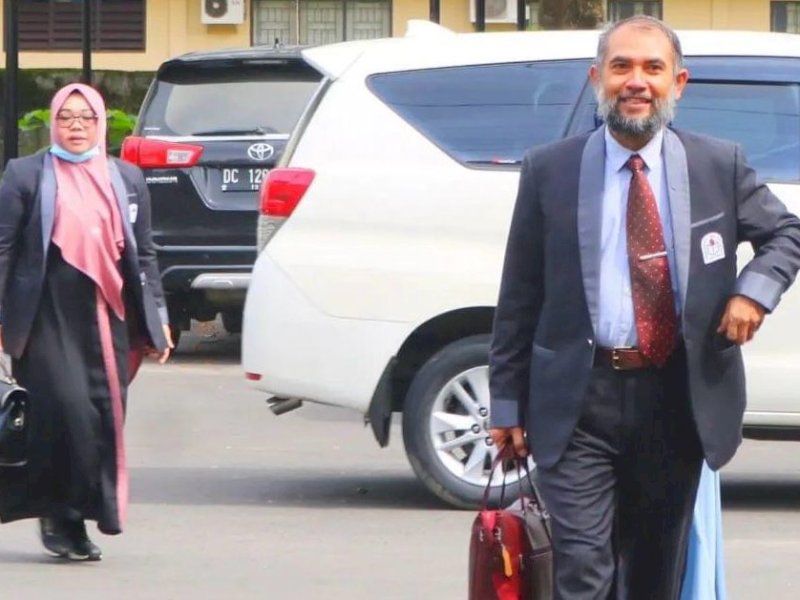 Pengurus Aptisi Pusat Dr Andi Maryam Mkes (kiri) mendampingi Ketua Umum Aptisi Prof Muhammad Budi Djatmiko.(dok. AM Asri)