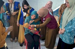 Bupati dan Ketua TP PKK Pangkep Tinjau Pelaksanaan PIN Polio