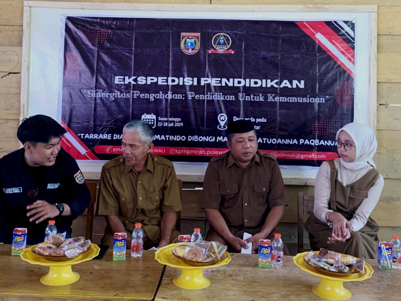 KPM-PM Cabang Polewali Periode 2024-2025 melaksanakan program Ekspedisi Pendidikan di SDN 036 Poda-Poda, Desa Poda-Poda, Kecamatan Tutar,, Polman. @Jejakfakta/Muh Yudhoyono Basri 