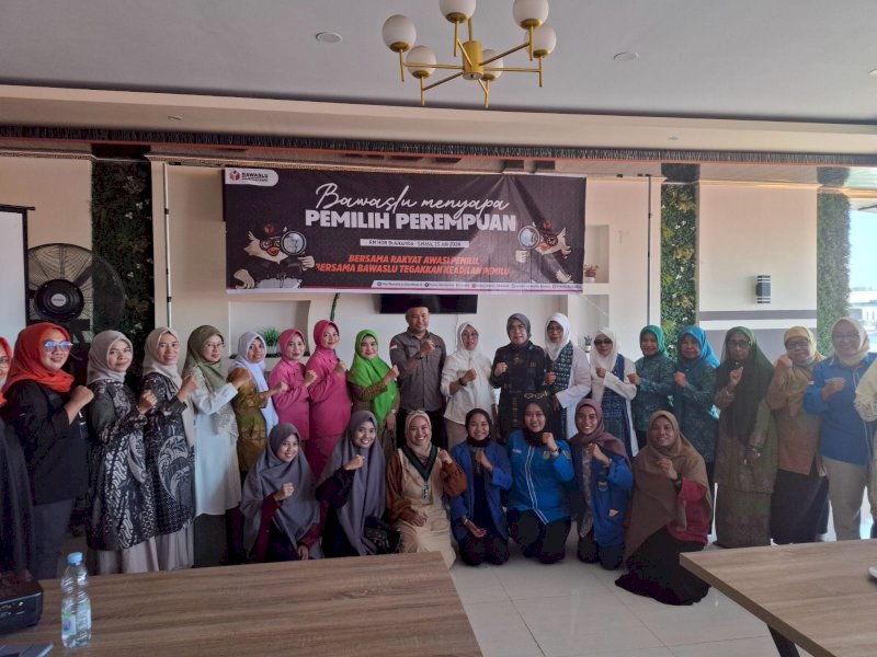 Bawaslu menyapa pemilih perempuan di Kabupaten Bulukumba, Selasa (23/07/2024). @Jejakfakta/dok. Ist.