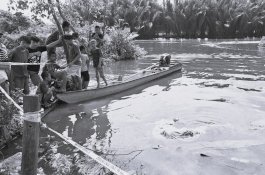 Mayat Seorang Pria Tanpa Indetitas Ditemukan Mengapung di Sungai Pampang Makassar