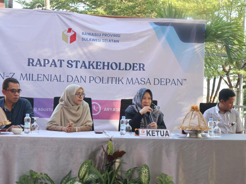 Bawaslu Sulsel menggelar dialog dengan Organisasi Kelompok Pemuda (OKP) dengan mengambil tema "Gen Z, Milenial dan Politik Masa Depan" di Pelataran Hotel Aryaduta, Kota Makassar, Jumat (2/8/2024). @Jejakfakta/dok. Humas Bawaslu Sulsel