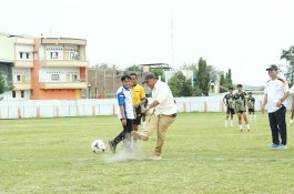 Andi Utta Resmi Buka Turnamen Sepak Bola Bupati Cup III 2024