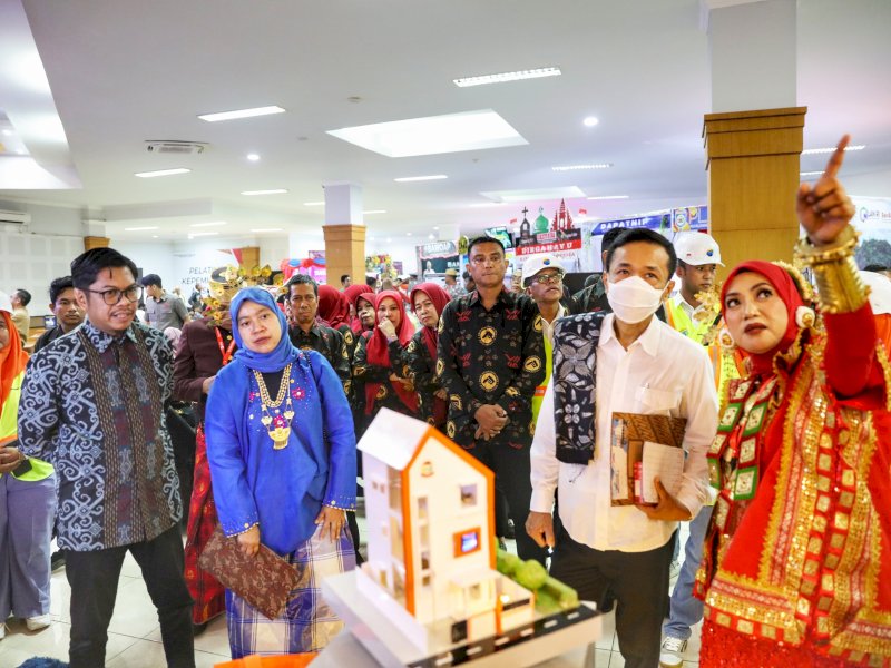 PJ Sekda Makassar, Firman Hamid Pagarra saat menghadiri Pameran dan Seminar Implementasi Proyek Perubahan Pelatihan Kepemimpinan Nasional (Latpimnas) Tingkat II Angkatan V di Makassar, Kamis (8/07/2024). @Jejakfakta/dok. Humas Pemkot Makassar