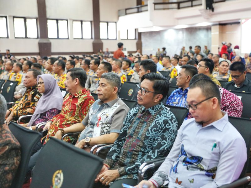 PJ Sekda Makassar, Firman Hamid Pagarra menghadiri Rapat Koordinasi (Rakor) jelang Pilkada Serentak Tahun 2024, di Ruang Pola Pemprov Sulsel, Kamis (8/08/2024). @Jejakfakta/dok. Humas Pemkot Makassar