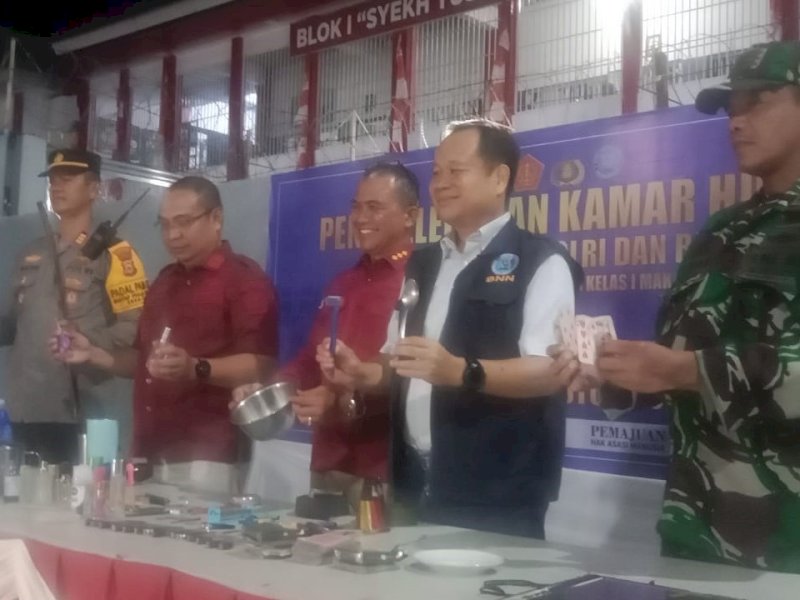 Inspeksi mendadak terhadap Rumah Tahanan Negara (Rutan) Makassar, dengan melakukan tes urin warga binaan. @Jejakfakta/Samsir