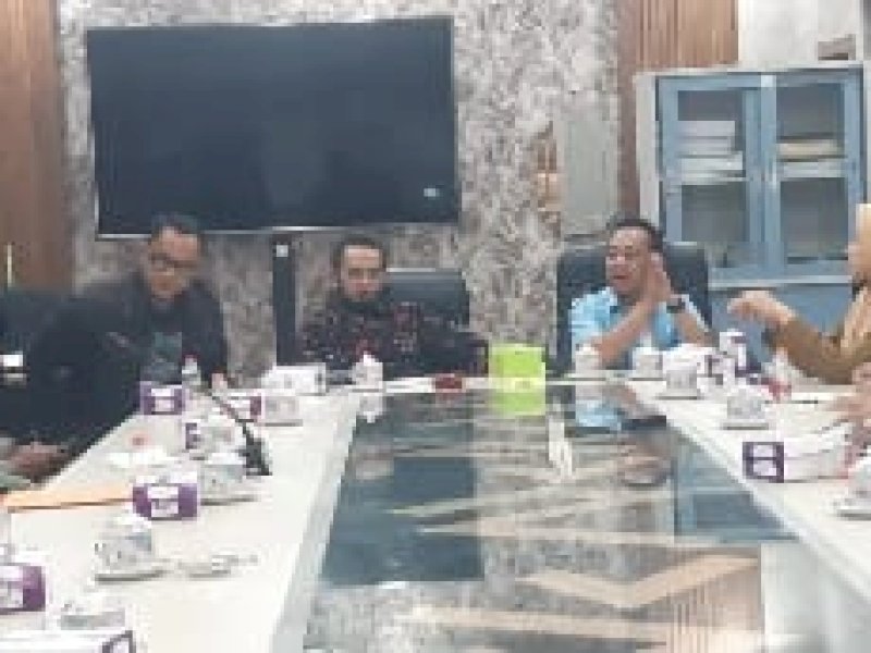 Komisi D DPRD Makassar rapat dengar pendapat (RDP) terkait kasus santri yang diduga meninggal di tangan seniornya di lingkungan salah satu pondok pesantren di Makassar, 28 Februari 2024.