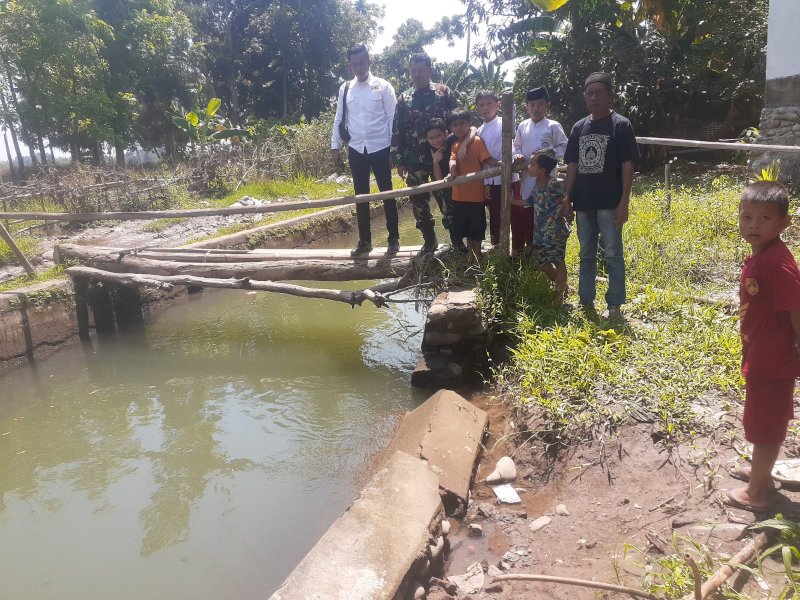 Seorang bocah bernama Fadli (10) ditemukan tewas tenggelam di saluran irigasi Dusun Paku, Desa Julubori, Kecamatan Pallangga, Kabupaten Gowa, Senin (12/08/2024). @Jejakfakta/dok. Humas Polres Gowa