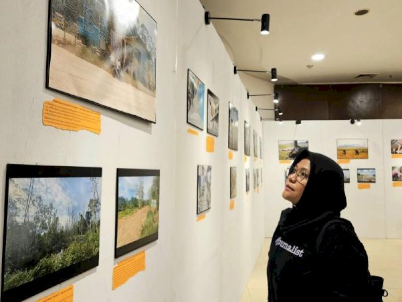 Pameran foto yang digelar oleh Aliansi Jurnalis Independen (AJI) merupakan rangkaian acara HUT ke-30 pada hari Jumat (9/8/2024) kemarin. @Jejakfakta/dok. AJI