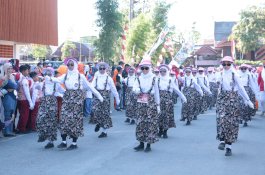 Meriahkan HUT RI, Wabup Edy Manaf Lepas Gerak Jalan Indah