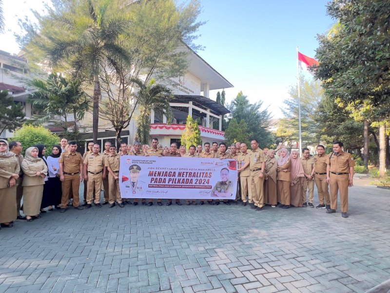 Aparatur Sipil Negara (ASN) lingkup Sekretariat DPRD Kota Makassar, di pelataran Gedung DPRD Kota Makasyar, Jl AP Pettarani, Senin (19/8/2024), kompak menyatakan netral sebagaimana diatur konstitusi dalam menyikapi agenda Pilkada 2024.(Dok.Sekretariat DPRD Makassar)