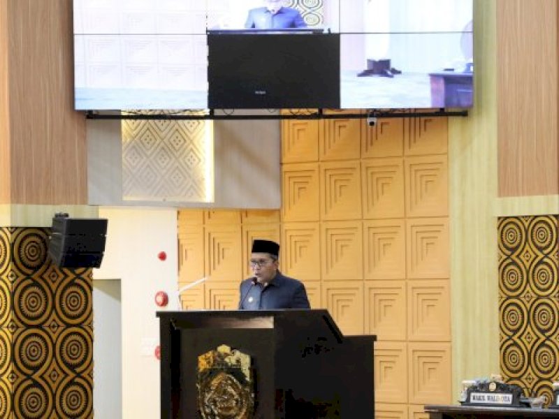 Wali Kota Makassar Moh Ramdhan 'Danny' Pomanto saat mengikuti rapat paripurna di Ruang Paripurna DPRD Kota Makassar.