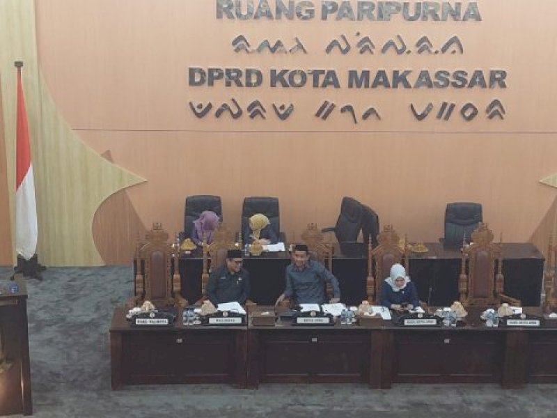 Pandangan fraksi dalam rapat paripurna ketiga masa persidangan ketiga tahun sidang 2023/2024 DPRD Kota Makassar, Selasa (28/5/2024).