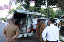 Serahkan Ambulans, Bupati Andi Utta Minta Dipelihara dengan Baik