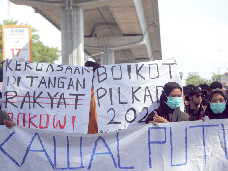 Boikot Pilkada 2024. Aksi elemen masyarakat sipil yang menggelar demonstrasi menolak pengesahan Revisi UU Pilkada di sejumlah titik di Kota Makassar, Kamis (22/8/2024) juga menyerukan Boikot Pilkada 2024 dan mengingatkan saat ini bukan lagi kekuasaan ditangan rakyat. @Jejakfakta/Nurdin Amir