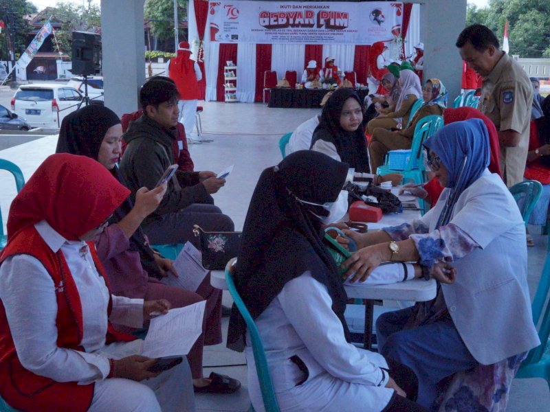 Perempuan lintas profesi di Bulukumba ini, mengisi HUT kemerdekaan dengan menggelar berbagai kegiatan, diantaranya berbagi 1000 gelas teh, lomba senam kreasi hingga sedekah darah. @Jejakfakta/dok. Humas Pemkab Bulukumba