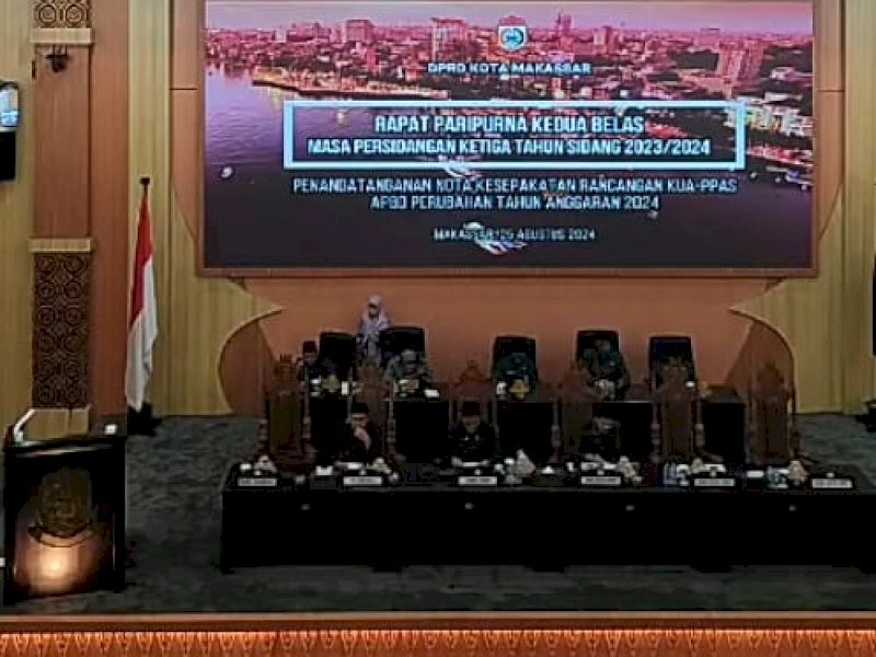 Rapat Paripurna Kedua Belas Masa Persidangan KetigaTahun Sidang 2023/2024, Ahad (25/8/2024) malam, di Ruang Paripurna Gedung DPRD Kota Makassar, Jl AP Pettarani, Kota Makassar.