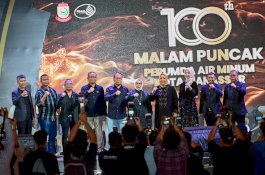 Malam Puncak HUT 100 PDAM Makassar, Beni Iskandar Tunjukkan Inovasi, Wali Kota Ucap Bahagia Manajemen Kompak