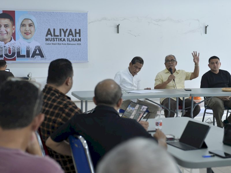 Bakal Calon Wali Kota Makassar, Munafri Arifuddin bersama Ilham Arief Sirajuddin (IAS), 
dalam rapat pemantapan deklarasi MULIA, yang diselenggarakan di Jalan AP Pettarani,  Kamis (29/8/2024). @Jejakfakta/RezaArifuddin