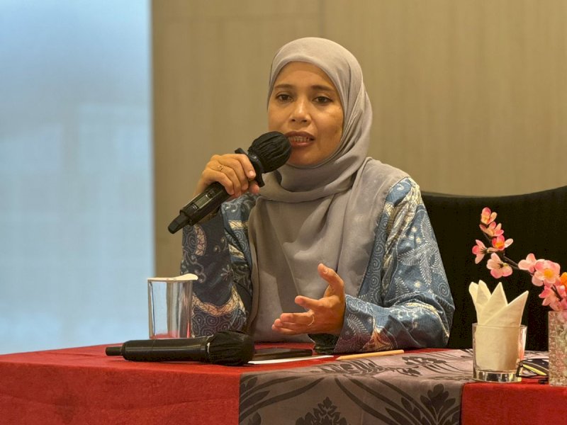 Kordiv Penanganan Pelanggaran Bawaslu Gowa Yusnaeni saat memberikan keterangan di KPU Gowa, Selasa (27/8/2024). @Jejakfakta/dok. Ist