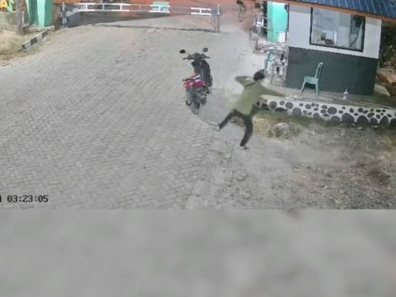 Aksi teror busur panah terjadi di Perumahan Zarinda Kelurahan Mawang, Kecamatan Somba Opu, Kabupaten Gowa, Minggu (26/8/2024), Dini hari. @Jejakfakta/dok. Tangkapan Layar