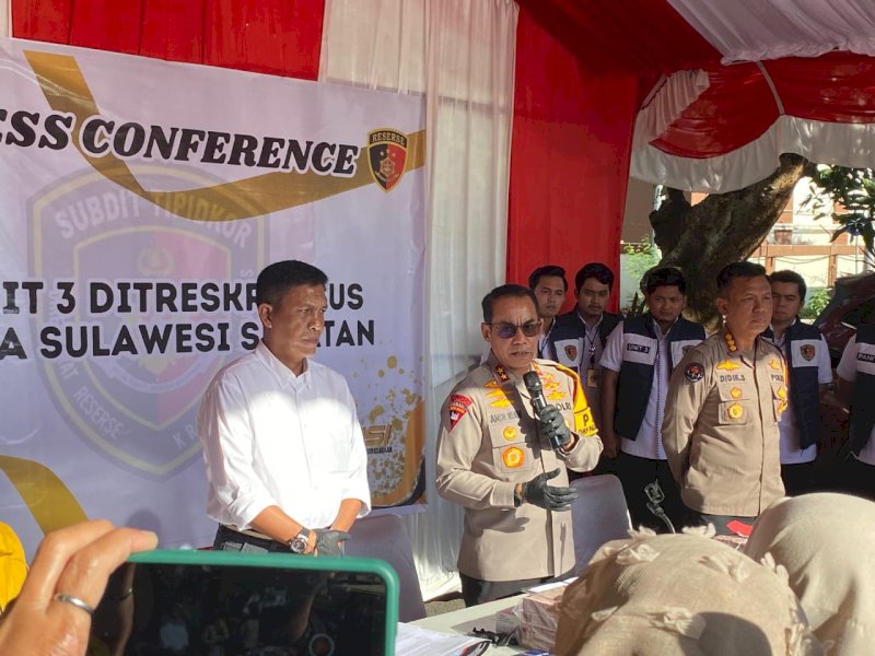 Kapolda Sulawesi Selatan, Irjen Pol Andi Rian R Djajadi,&nbsp;saat konferensi pers di Mapolda Sulsel, Rabu (28/8/2024).&nbsp;@Jejakfakta/Samsir