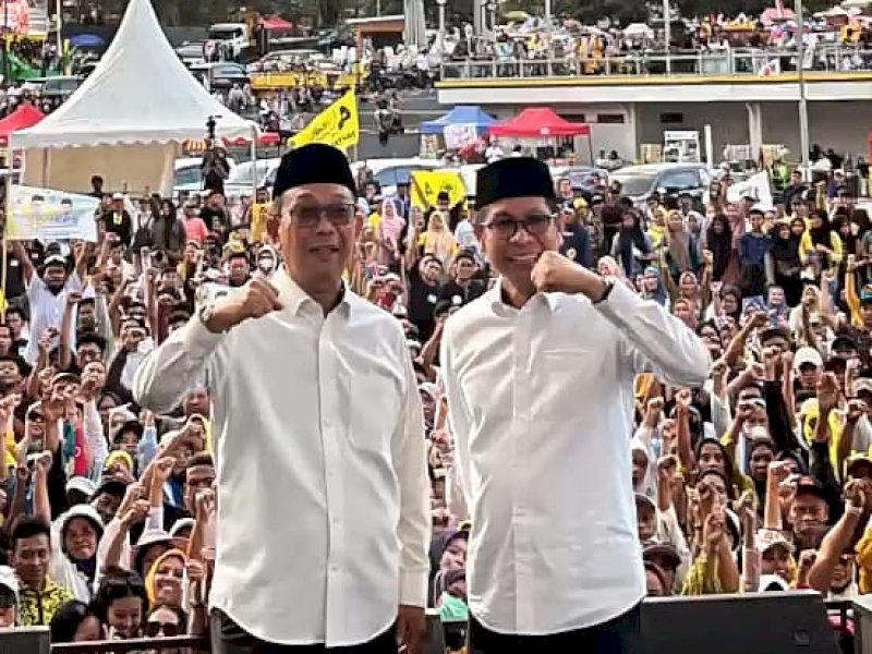 Pendukung memadati deklarasi pasangan bakal Calon Bupati dan Wakil Bupati Soppeng Suwardi Haseng - Selle KS Dalle (Sukses), di Lapangan Gasis, Watansoppeng, Kabupaten Soppeng, Kamis (29/8/2024) malam.