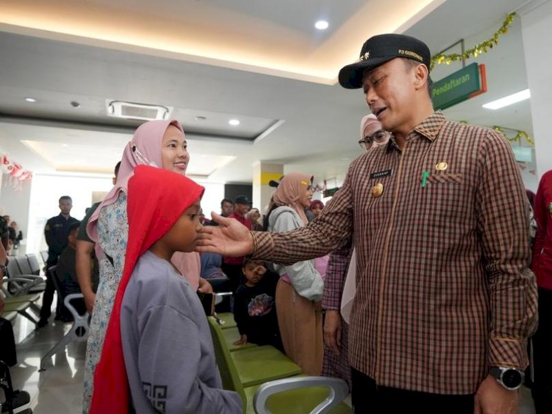 Pj Gubernur Sulsel Zudan Arif Fakrulloh saat menghadiri peringatan HUT 1 RSUD Regional La Mappapenning Bone, Kabupaten Bone, Sulsel, Kamis (29/8/2024). (Foto: sulselprof)