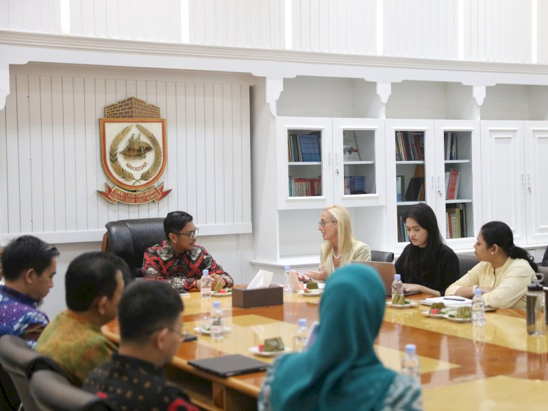  Pj Sekda Kota Makassar, Firman Hamid Pagarra menerima kunjungan langsung dari pihak Asian Development Bank (ADB), di Ruang Kerjanya, Kamis (29/08/2024). @Jejakfakta/dok. Humas Pemkot Makassar