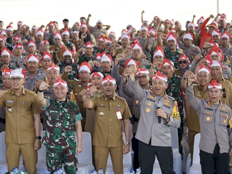 Pemerintah Kota Makassar dan aparat TNI-Polri, di Tribun Lapangan Karebosi, Kota Makassar, Senin (2/9/2024), deklarasi komitmen bersama untuk mewujudkan Pilkada damai 2024.