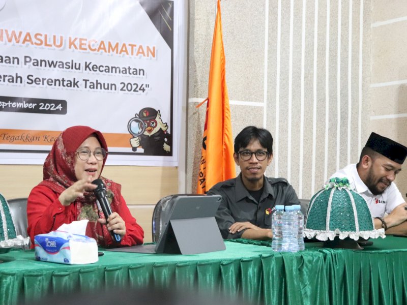 Ketua Bawaslu Provinsi Sulawesi Selatan Mardiana Rusli, saat menghadiri rapat koordinasi dengan panwaslu kecamatan yang digelar Bawaslu Luwu Timur jelang pemilihan kepala daerah serentak tahun 2024, Selasa (3/9/2024). @Jejakfakta/dok. Humas Bawaslu Sulsel