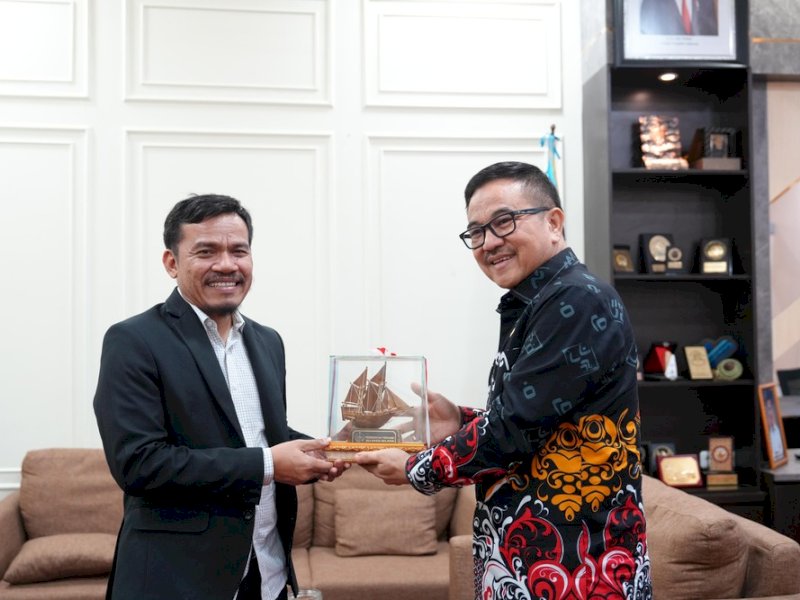 Sekertaris Daerah Provinsi Sulsel, Jufri Rahman, saat menerima Komisioner Komnas HAM RI Saurlin P Siagian di Kantor Gubernur Sulsel, Makassar, Kamis (5/9/2024). @Jejakfakta/dok. Pemprov Sulsel